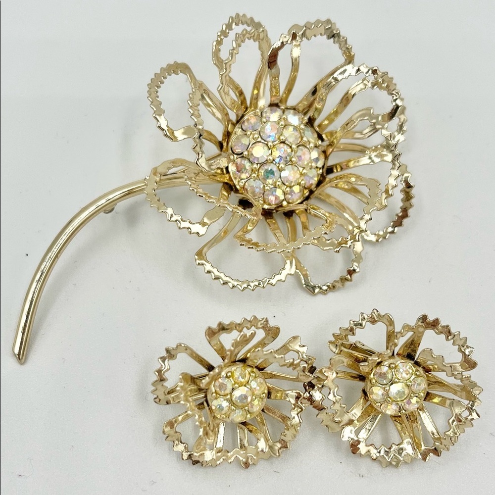 Sarah Coventry Flower Brooch & Clip Earrings “Allusion" 1968 AURORA BOREALIS EUC